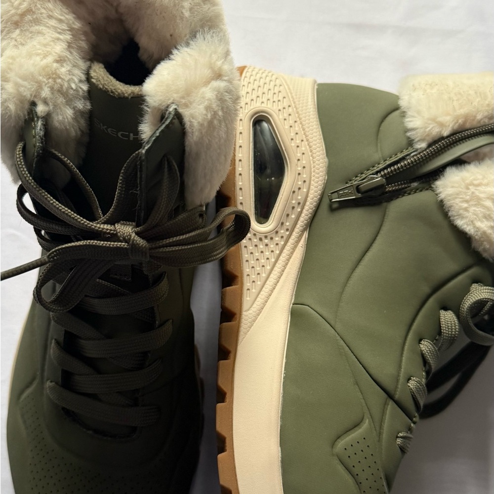 Skechers Women's Green‎ Winter Boots with Plush Lining - Picture 2 of 9